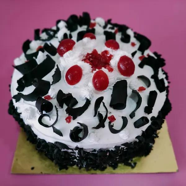 Custom special occasion cake by Flora's Cakes Mumbai